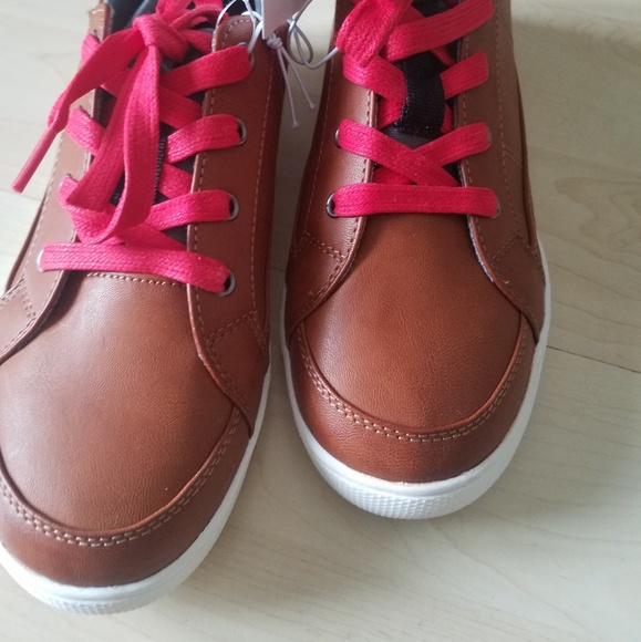 Low Top Sneakers - Picture 2 of 4